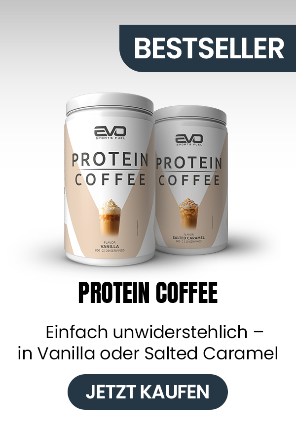 Zwei Dosen EVO SPORTS FUEL Protein Coffee in den Sorten Vanilla und Salted Caramel. Darüber ein Label mit „Bestseller“. Darunter der Text: „Einfach unwiderstehlich – in Vanilla oder Salted Caramel“ und ein blauer Button mit der Aufschrift „Jetzt kaufen“.