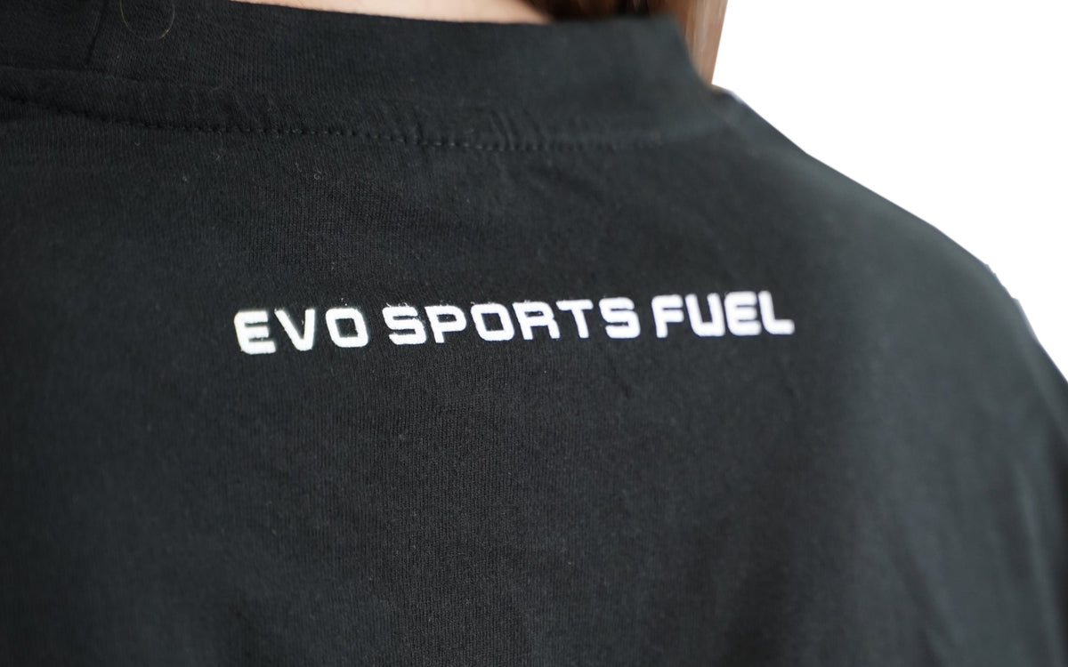 EVO SPORT FUEL auf der Rückseite des EVO CLASSIC Black T-Shirt geschrieben.