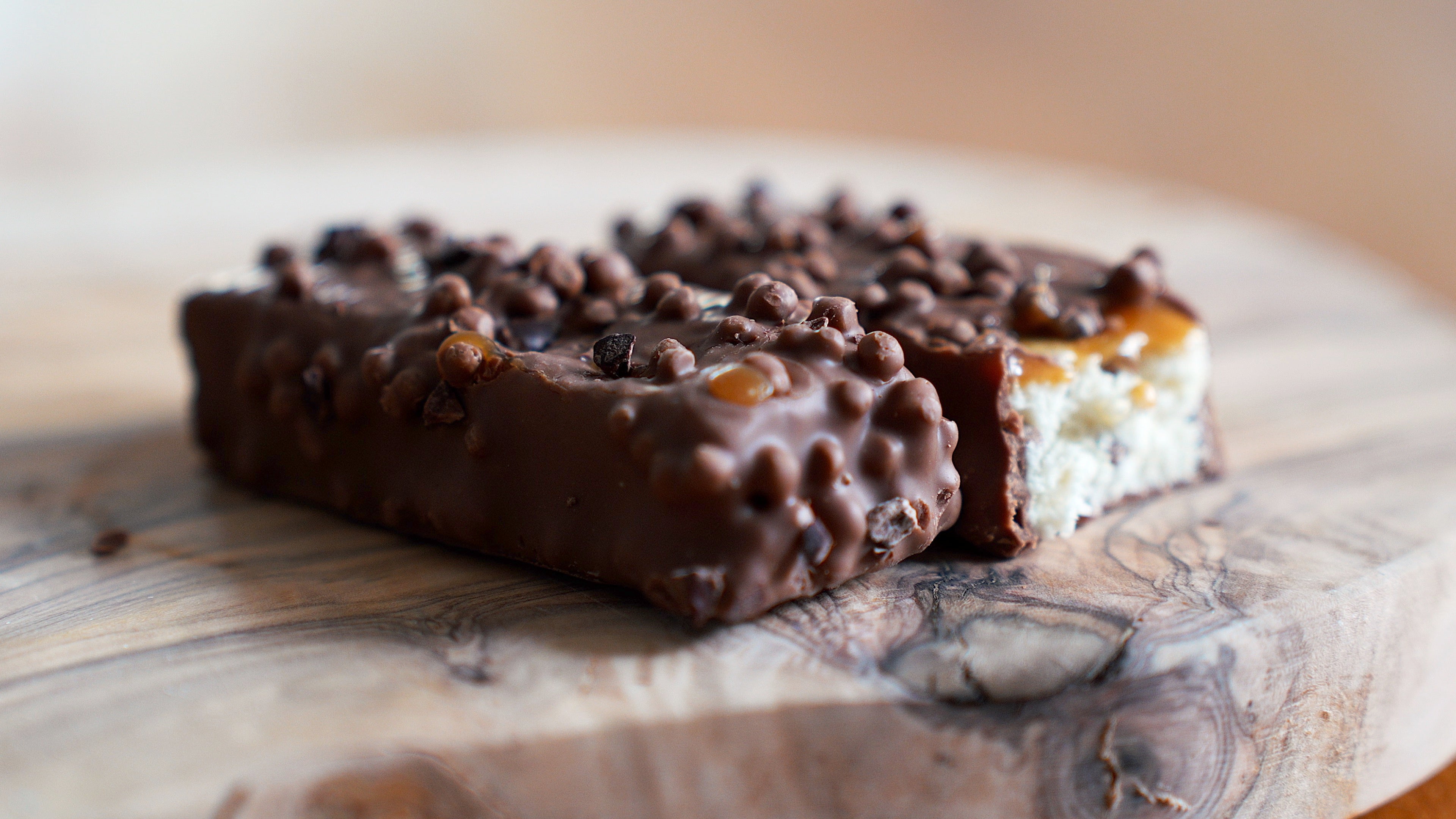 Aufgeschnittener EVOBAR Proteinriegel